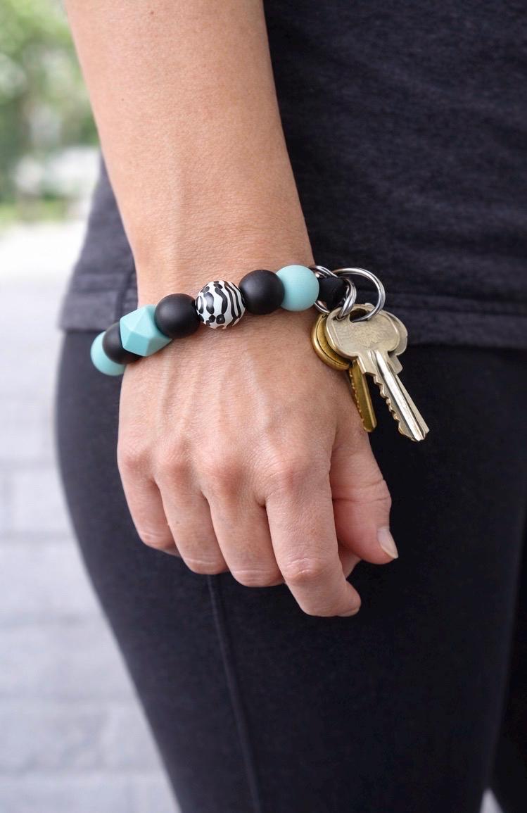 Marathon Wristlet Keychain – 26.2 Runner Gift, Beaded Bracelet Keychain, First Marathon Gift, Running Keychain, First Half Marathon Gift.
